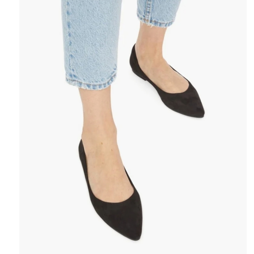 Black pointy toe ballet flat